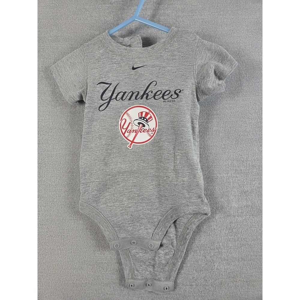 Nike Baby New York NY Yankees 3-6 Months One Piece Bodysuit Gray Baseball Logo